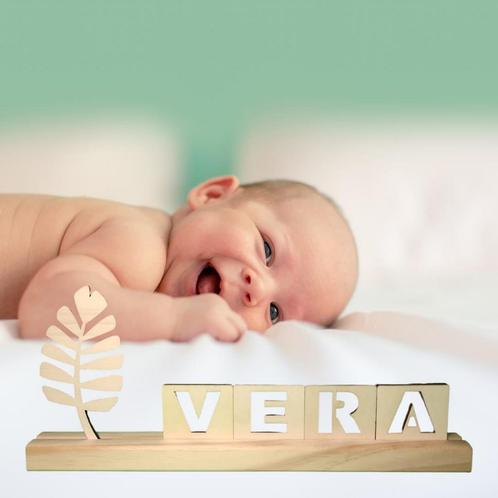 Plankje met houten latletters, 36 letters en tekens, Kinderen en Baby's, Kinderkamer | Inrichting en Decoratie, Overige typen