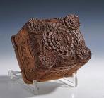 Kashmiri houtgesneden sieradendoos - Hout - India - late, Antiek en Kunst