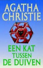 Een kat tussen de duiven / Hercule Poirot / 33 9789021814902, Boeken, Verzenden, Gelezen, Agatha Christie