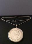 Munt ketting met zilveren Juliana tientje (1970 of 1973)