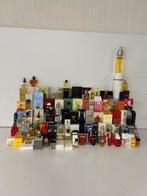 75 Miniatuur flesjes parfum in in verpakking. - Parfumfles, Antiek en Kunst, Antiek | Glas en Kristal