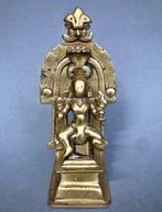sculptuur, Durg (Gaur/Prvat) ligadhri con trila e