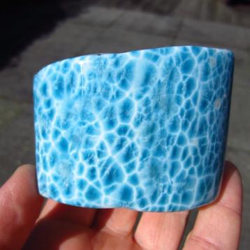 Top kwaliteit LARIMAR stukken met intense kleur