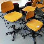 Ahrend hoge werkplaatsstoelen hout stoel - houten zitting, Huis en Inrichting, Stoelen, Gebruikt