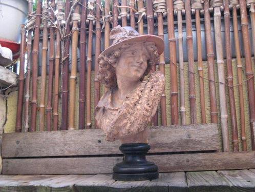 Lucas madrassi - Madrassi - sculptuur, buste de jeune femme, Antiek en Kunst, Antiek | Glas en Kristal