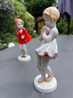 Metzler & Ortloff - Beeldje - Girl Holding Flower (7272) &