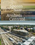 Sporen naar Arnhem Centraal 9789053454992 Jan Vredenberg, Boeken, Verzenden, Zo goed als nieuw, Jan Vredenberg