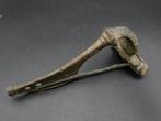 Roman period: nice bronze strongly profiled fibula -, Antiek en Kunst