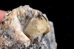 Hoogwaardige geelgroene Rhodiziet uit Madagaskar - zeldzaam, Verzamelen, Mineralen en Fossielen