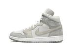 Air Jordan 1 Mid SE Particle Grey - Maat 38 EU, Kleding | Heren, Ophalen of Verzenden, Nieuw, Jordan