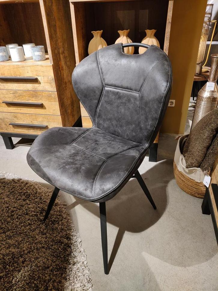 Davoni; Een stoere eetstoel met een softe touch, Huis en Inrichting, Stoelen, Nieuw, Ophalen of Verzenden