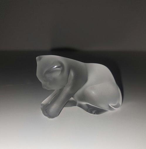 Lalique - Beeldje - Kitten At Play - matglas 1980 gesigneerd, Antiek en Kunst, Antiek | Glas en Kristal