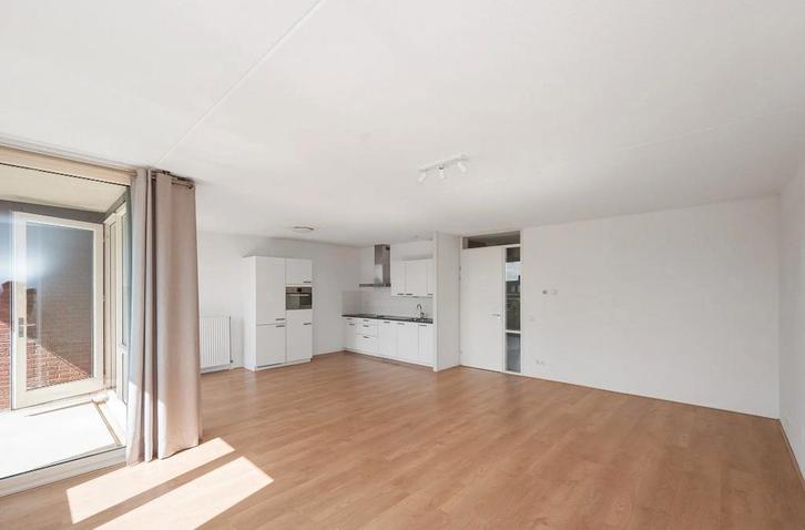 Appartement te huur 4 kamers, Almere, Huizen en Kamers, Huizen te huur, Direct bij eigenaar, Almere, Appartement