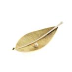 Bicolor gouden blad broche met parel (witgoud) (witgoud), Sieraden, Tassen en Uiterlijk, Broches, Gebruikt, Overige kleuren, Ophalen of Verzenden
