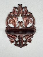 Sierlijke houten wandconsole – handgesneden met bladmotief -, Antiek en Kunst, Curiosa en Brocante