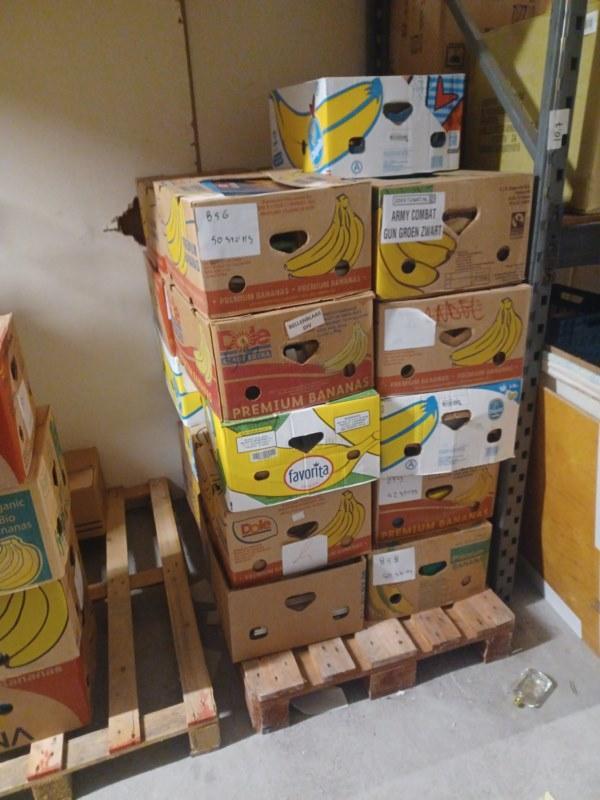 Pallet boeken van alles wat 21 bananendozen ruim 1000 stuks., Zakelijke goederen, Partijgoederen en Retail | Partijgoederen