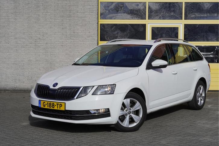 Zakelijke Lease |  Škoda Octavia Combi 1.5 TSI 150PK! Automa, Auto's, Skoda, Dealer onderhouden, Lease, Zwart, Automaat, Stationwagon