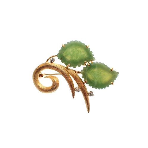 18 Krt. Gouden florale broche met jade en diamant | Vinta..., Sieraden, Tassen en Uiterlijk, Broches, Overige kleuren, Gebruikt