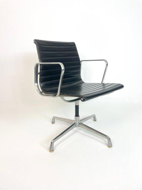 ICF - Charles Eames - Stoel - EA108 - Aluminium, Leder, Antiek en Kunst, Antiek | Meubels | Stoelen en Banken