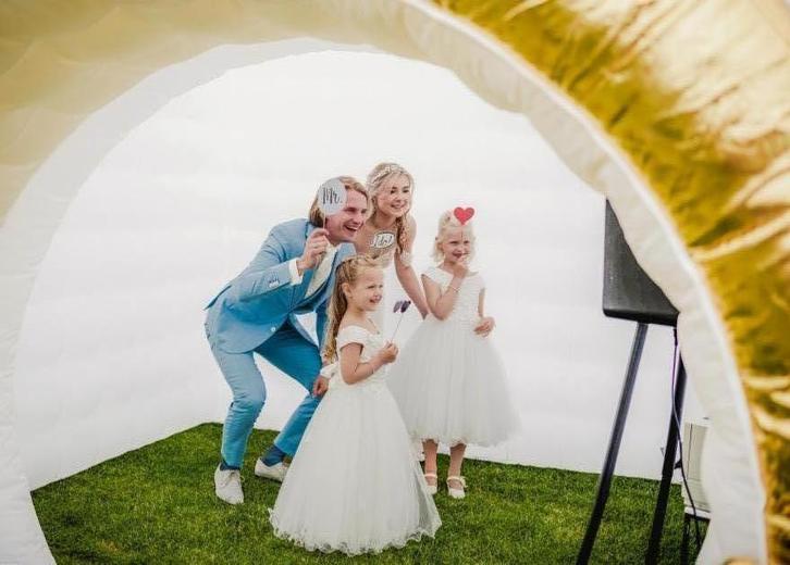 Photobooth te huur | Drenthe en Groningen, Hobby en Vrije tijd, Feestartikelen | Verhuur, Geboorte of Huwelijk, Gebruikt, Ophalen of Verzenden