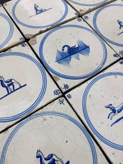 Tegel - Antieke Delfts blauwe tegels met een zwaan, vos,, Antiek en Kunst, Antiek | Glas en Kristal
