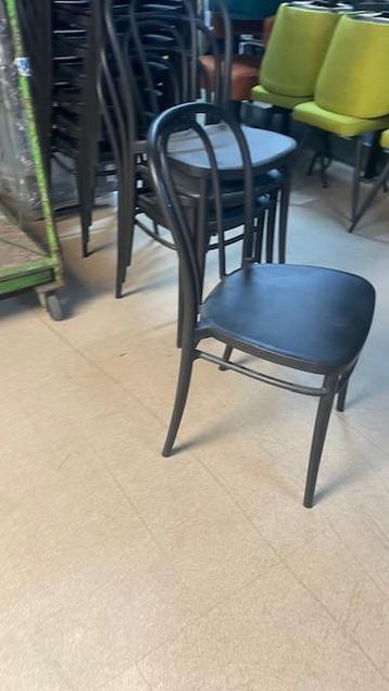 partij kunststof, stapelbare stoelen beschikbaar voor biedingen