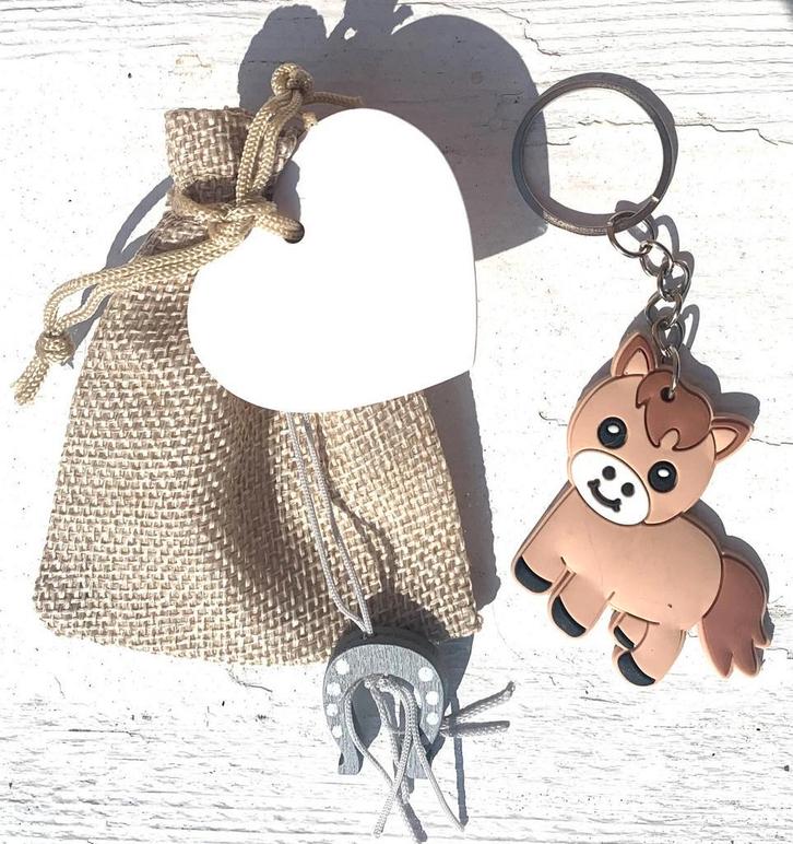 Jute giftbag met hoefijzer gelukspoppetje en sleutelhanger, Dieren en Toebehoren, Honden-accessoires, Nieuw, Verzenden