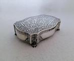 Finely hand engraved Jewelry Trinket Casket - Doos - .800