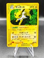 Pokémon - 3 Card - Pokémon - Jolteon, Muk, Rainbow energy, Hobby en Vrije tijd, Verzamelkaartspellen | Pokémon, Nieuw