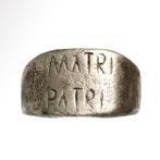 Oud-Romeins Zilver Ring met inscriptie Matri Patri