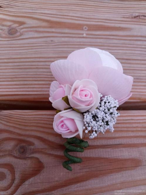 Corsage Ranonkel CRR 310 Softroze Wit Maatwerk corsage, Hobby en Vrije tijd, Knutselen, Nieuw, Ophalen of Verzenden