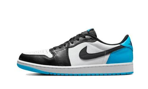 Air Jordan 1 Low OG UNC (2022) - maat 41 (Sneakers), Kleding | Dames, Schoenen, Sneakers of Gympen, Nieuw, Verzenden