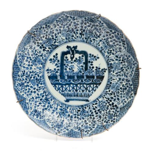 Een grote Chinese blauw wit porseleinen wandschotel, Antiek en Kunst, Antiek | Porselein, Ophalen