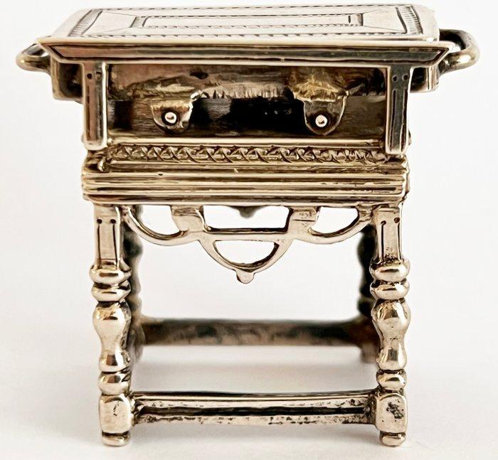 Miniatuur beeldje - Hollands zilveren miniatuur van een, Antiek en Kunst, Antiek | Goud en Zilver