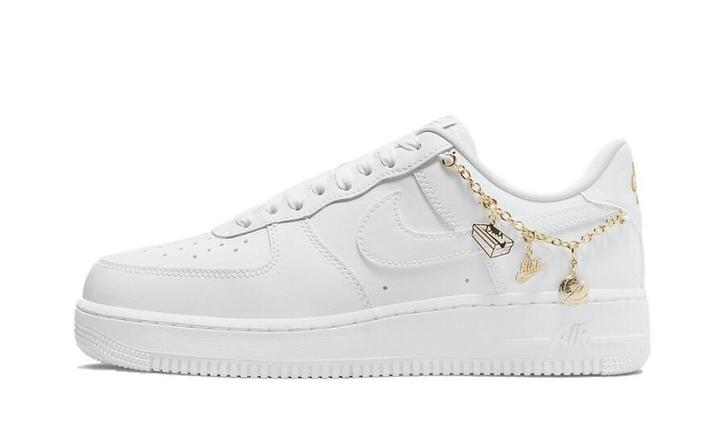 Nike Air Force 1 Low LX Lucky Charms White (W), Kleding | Dames, Schoenen