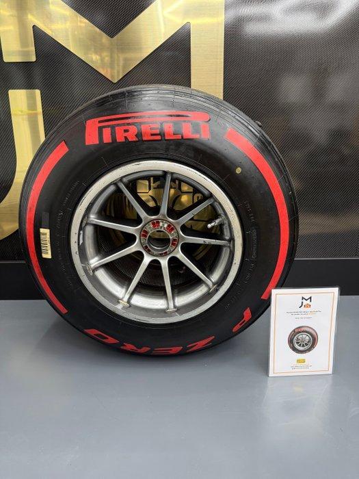 Wiel compleet met band - Red Bull - 2021, Verzamelen, Automerken, Motoren en Formule 1