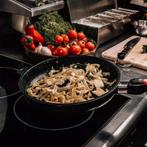 AMT Gastroguss Grote koekenpan - 32 cm - Energiezuinig -..., Huis en Inrichting, Keuken | Potten en Pannen, Ophalen of Verzenden