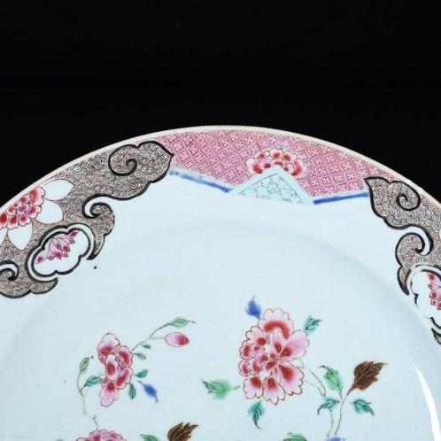 Schotel - Très large plat en porcelaine aux émaux de la, Antiek en Kunst, Antiek | Overige Antiek