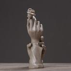 sculptuur, Delivering care and beauty - 28 cm - Steen