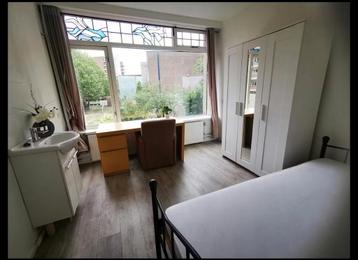 Eigen Kamer aan Admiraal de Ruyterweg, Rotterdam beschikbaar voor biedingen