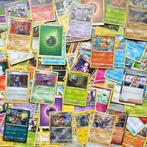 Pokémon - 135 Card - Random Cards - Holo, Reverse & Mewtwo, Hobby en Vrije tijd, Verzamelkaartspellen | Pokémon, Nieuw