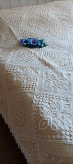 Spectaculaire bedsprei, geweven op een weefgetouw,