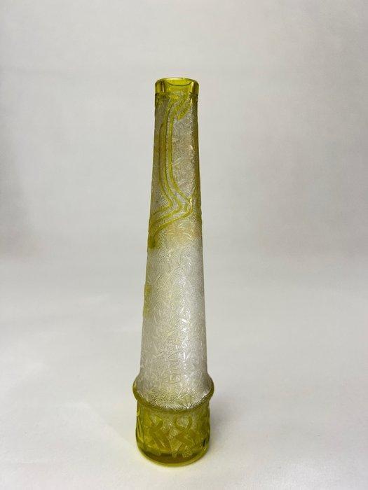 Vaas - uraniumgeel - Acid-etched meerlagenkristal - Art, Antiek en Kunst, Antiek | Glas en Kristal