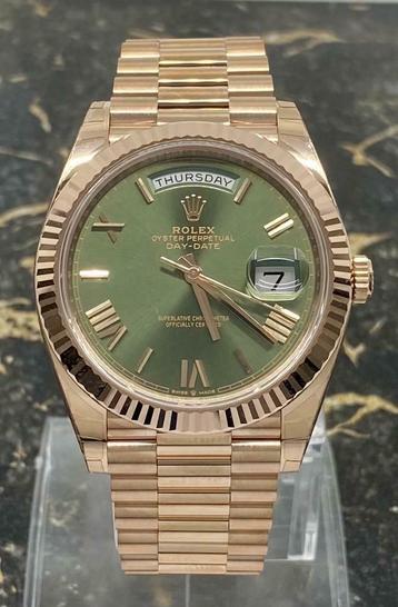 Rolex Day-Date 40 - 228235 - Rose Gold - Olive Green Dial beschikbaar voor biedingen