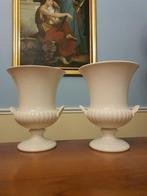 Wedgwood - Vaas (2) - Keramiek - Koppel neoclassicistische, Antiek en Kunst