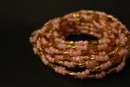 Waist Beads / Afrikaanse Heupketting - AGBUZA - Roze / goud, Sieraden, Tassen en Uiterlijk, Kettingen, Ophalen of Verzenden, Nieuw