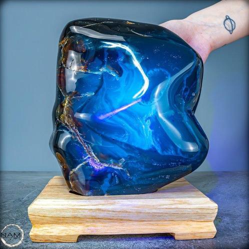 Verbazingwekkende natuurlijke rode/blauwe amber Vrije vorm, Verzamelen, Mineralen en Fossielen