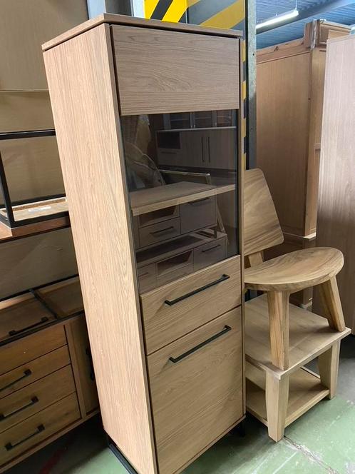 Tuscia vitrine smal, kleur blonde oak, Huis en Inrichting, Kasten | Vitrinekasten, Nieuw, Glas, Metaal, Overige materialen