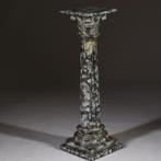 Markante houten zuil groen-wit geaderd op zwarte ondergrond, Ophalen of Verzenden