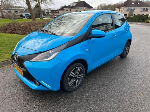 Toyota Aygo X-PLAY CAMERA NL- AUTO AIRCO LICHTMETAAL NAVI, Auto's, Toyota, Origineel Nederlands, Te koop, Handgeschakeld, Hatchback